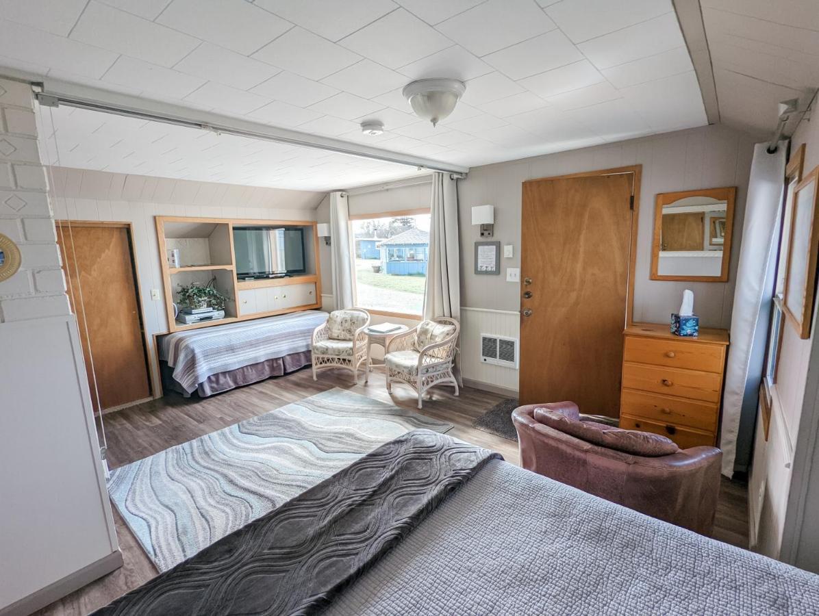 Juan De Fuca Waterfront Hotel & Cottages スクイム エクステリア 写真