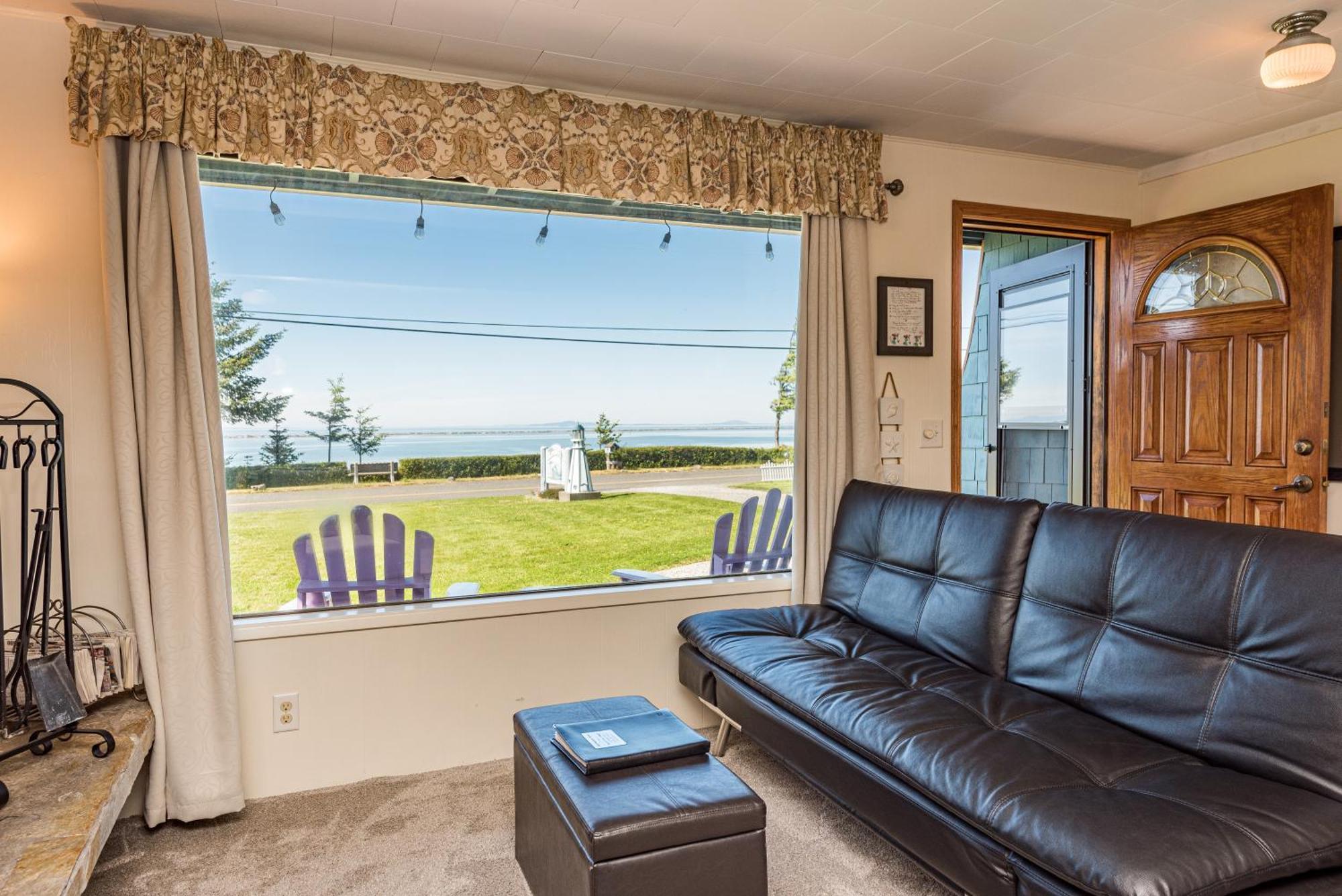 Juan De Fuca Waterfront Hotel & Cottages スクイム エクステリア 写真