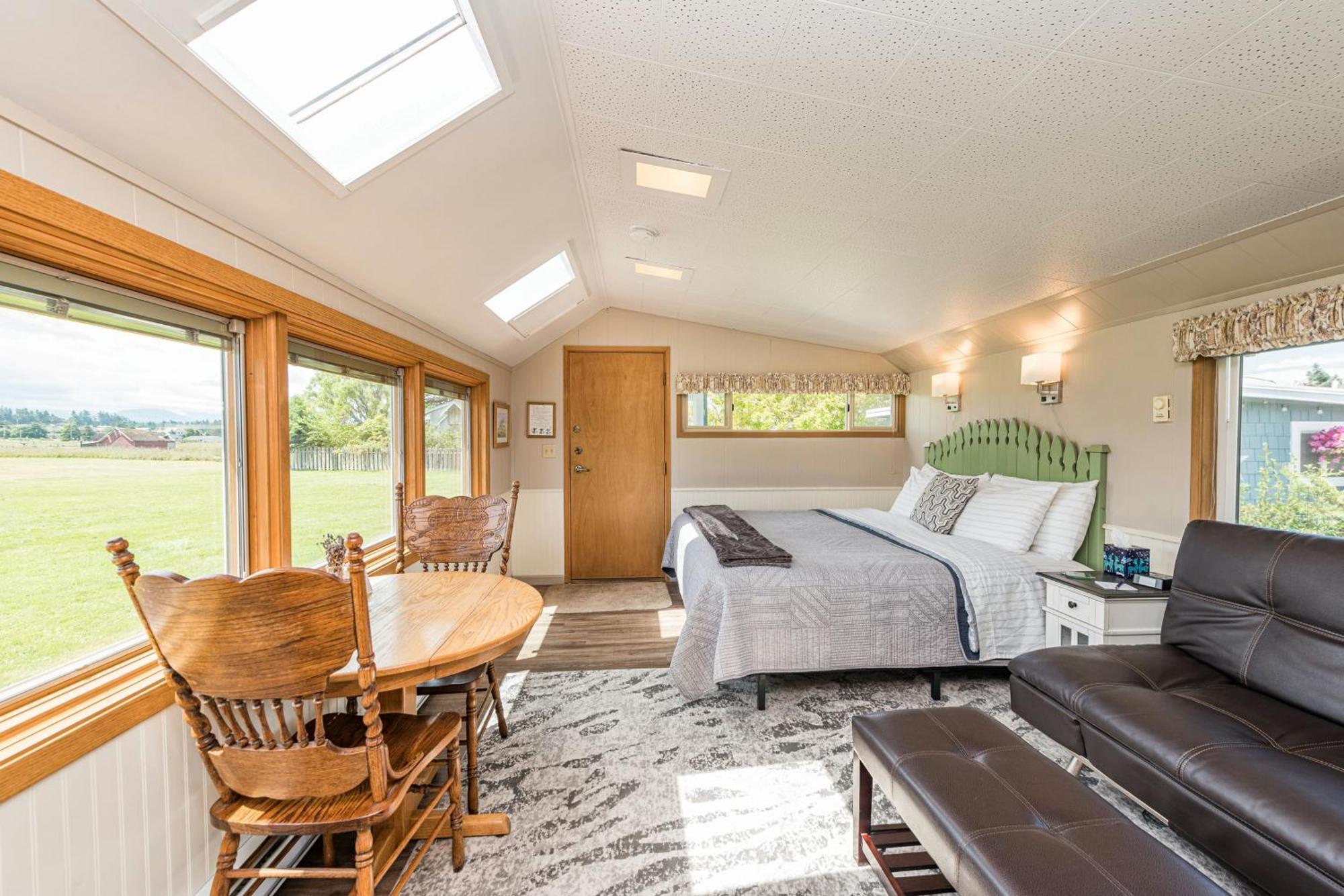 Juan De Fuca Waterfront Hotel & Cottages スクイム エクステリア 写真