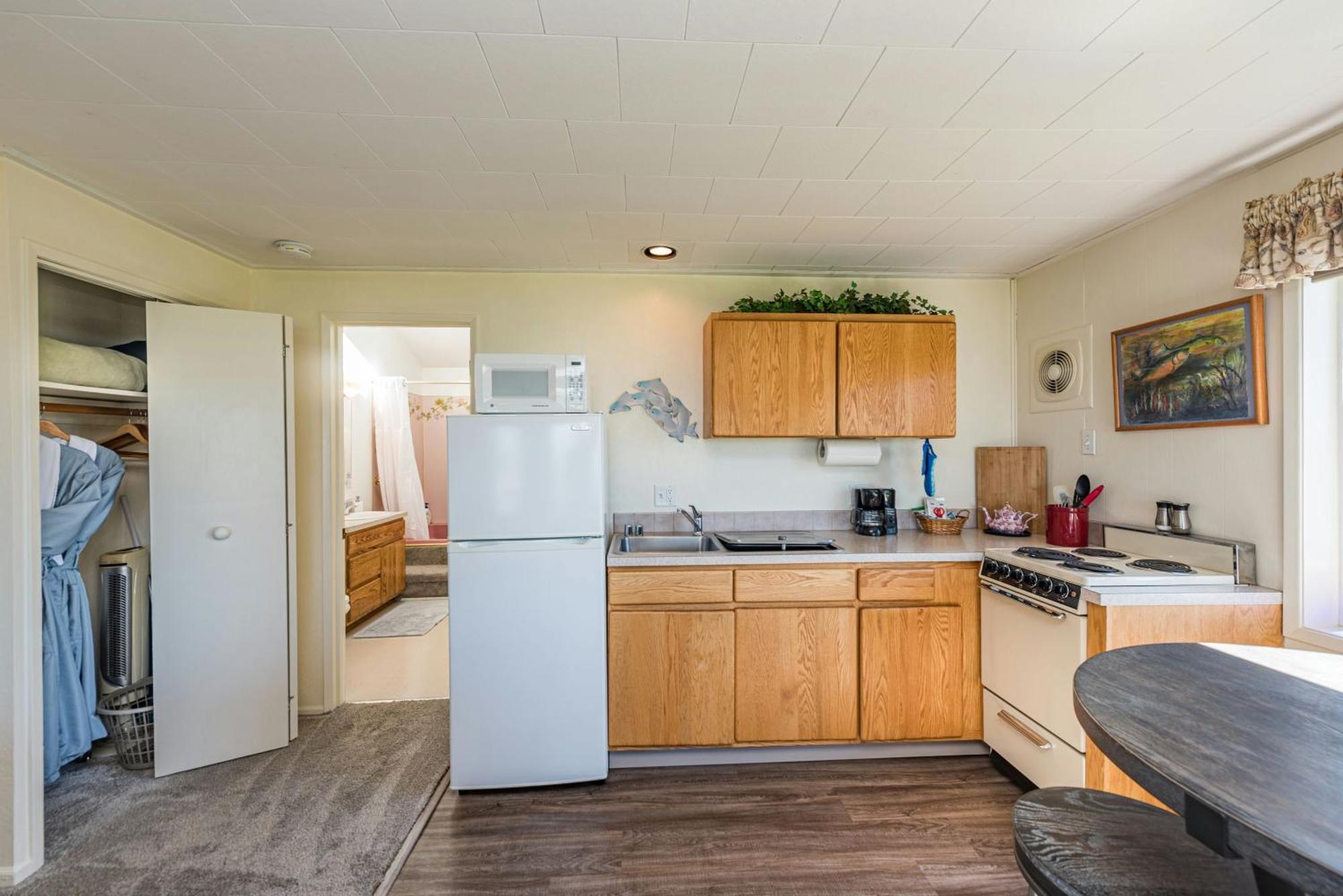 Juan De Fuca Waterfront Hotel & Cottages スクイム エクステリア 写真