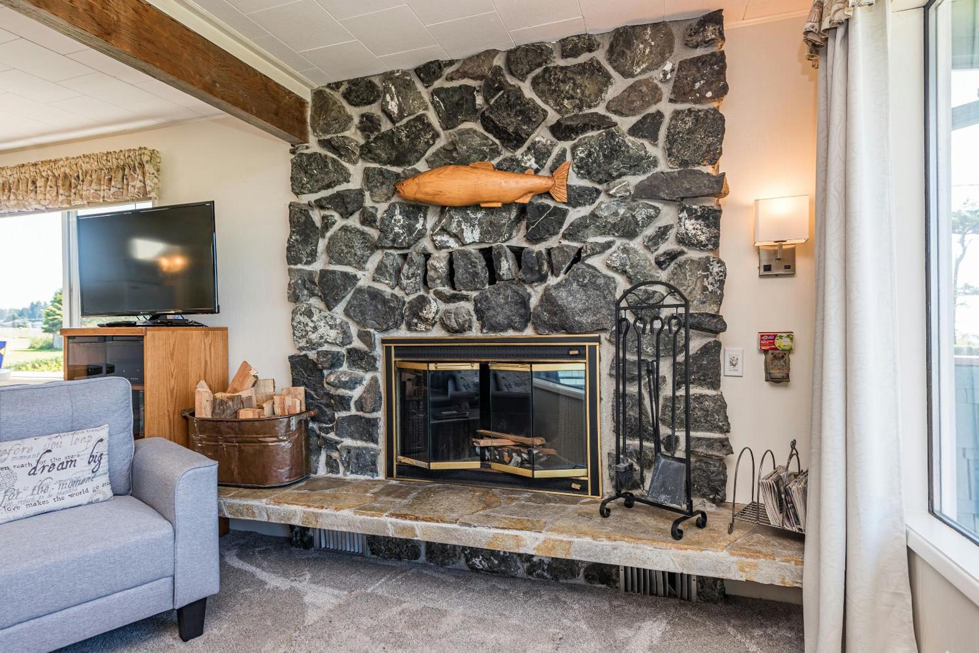 Juan De Fuca Waterfront Hotel & Cottages スクイム エクステリア 写真