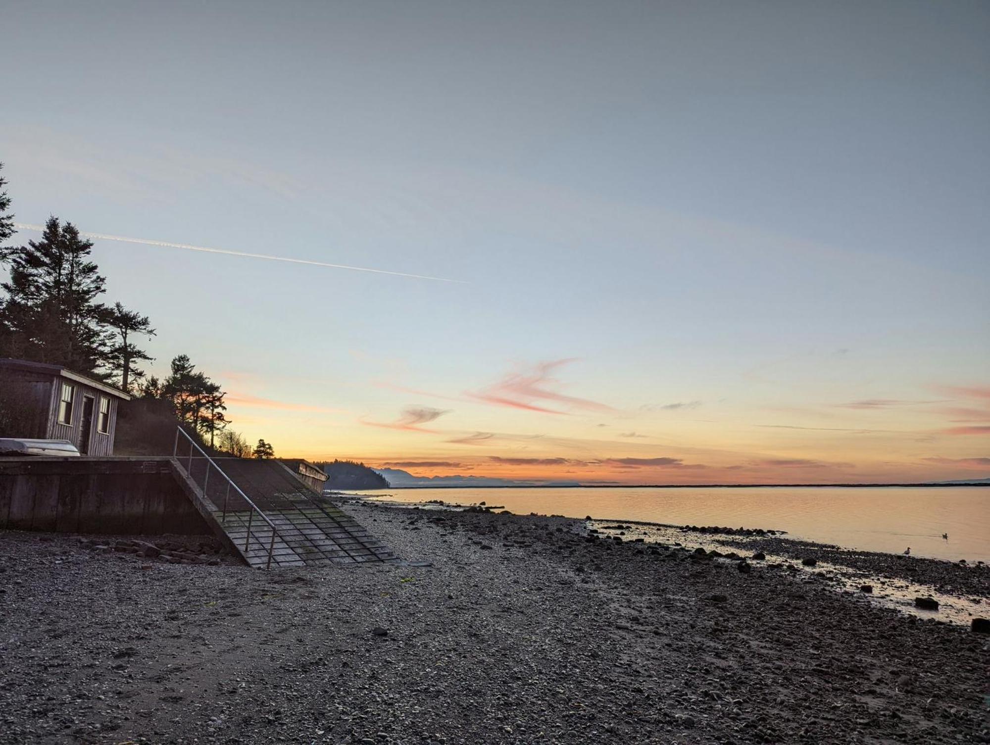 Juan De Fuca Waterfront Hotel & Cottages スクイム エクステリア 写真