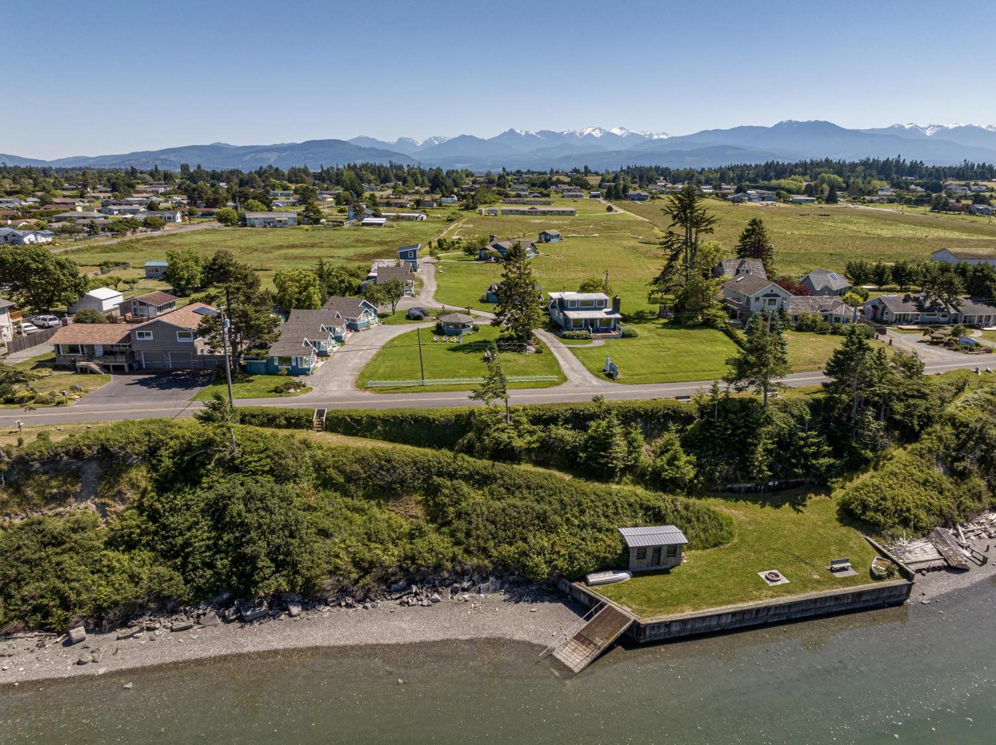 Juan De Fuca Waterfront Hotel & Cottages スクイム エクステリア 写真