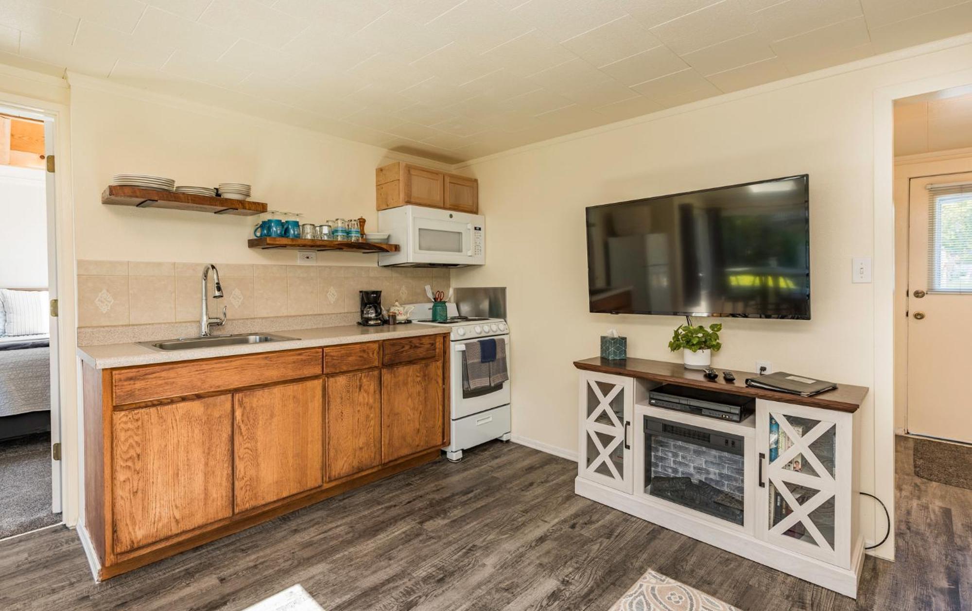 Juan De Fuca Waterfront Hotel & Cottages スクイム エクステリア 写真