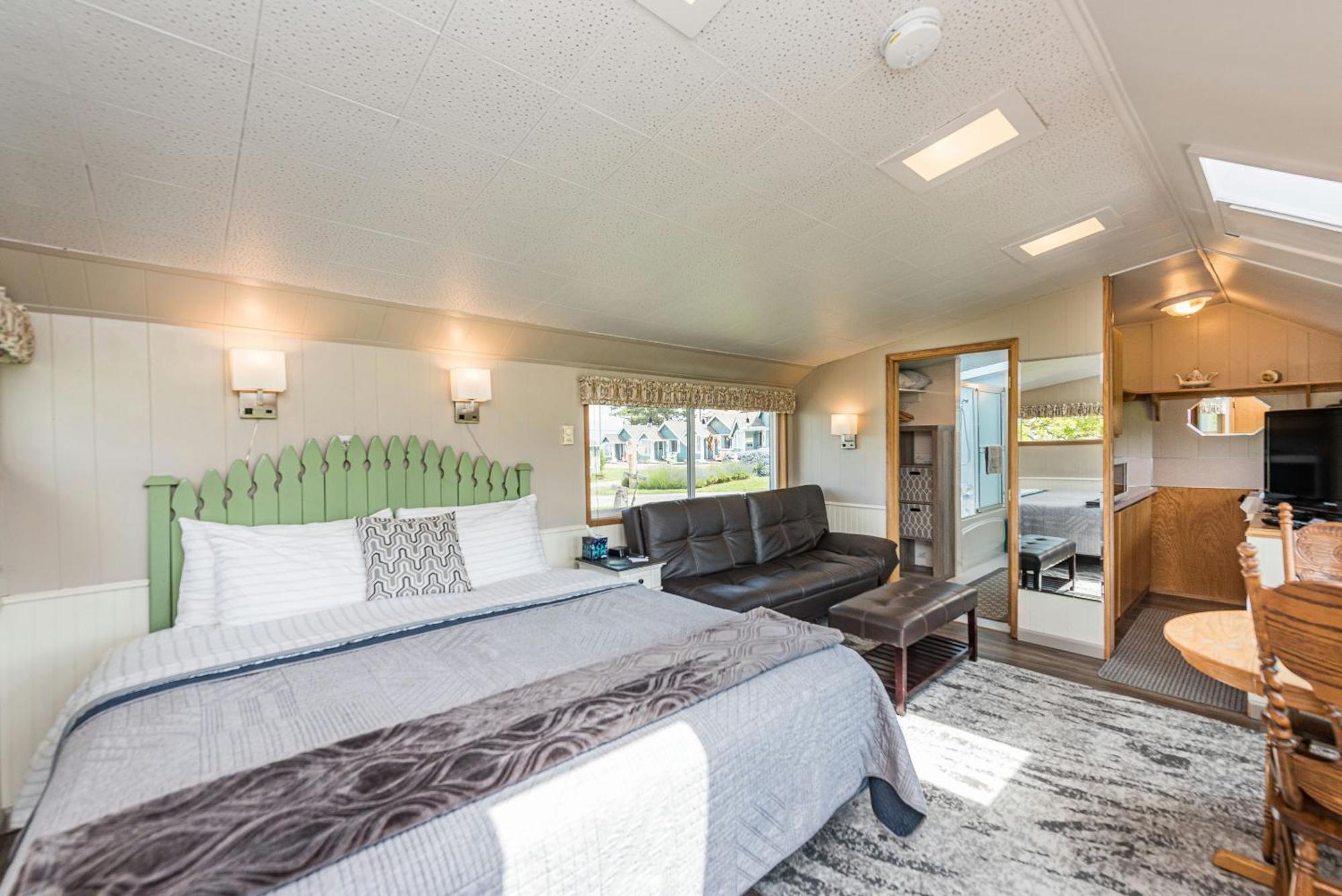 Juan De Fuca Waterfront Hotel & Cottages スクイム エクステリア 写真
