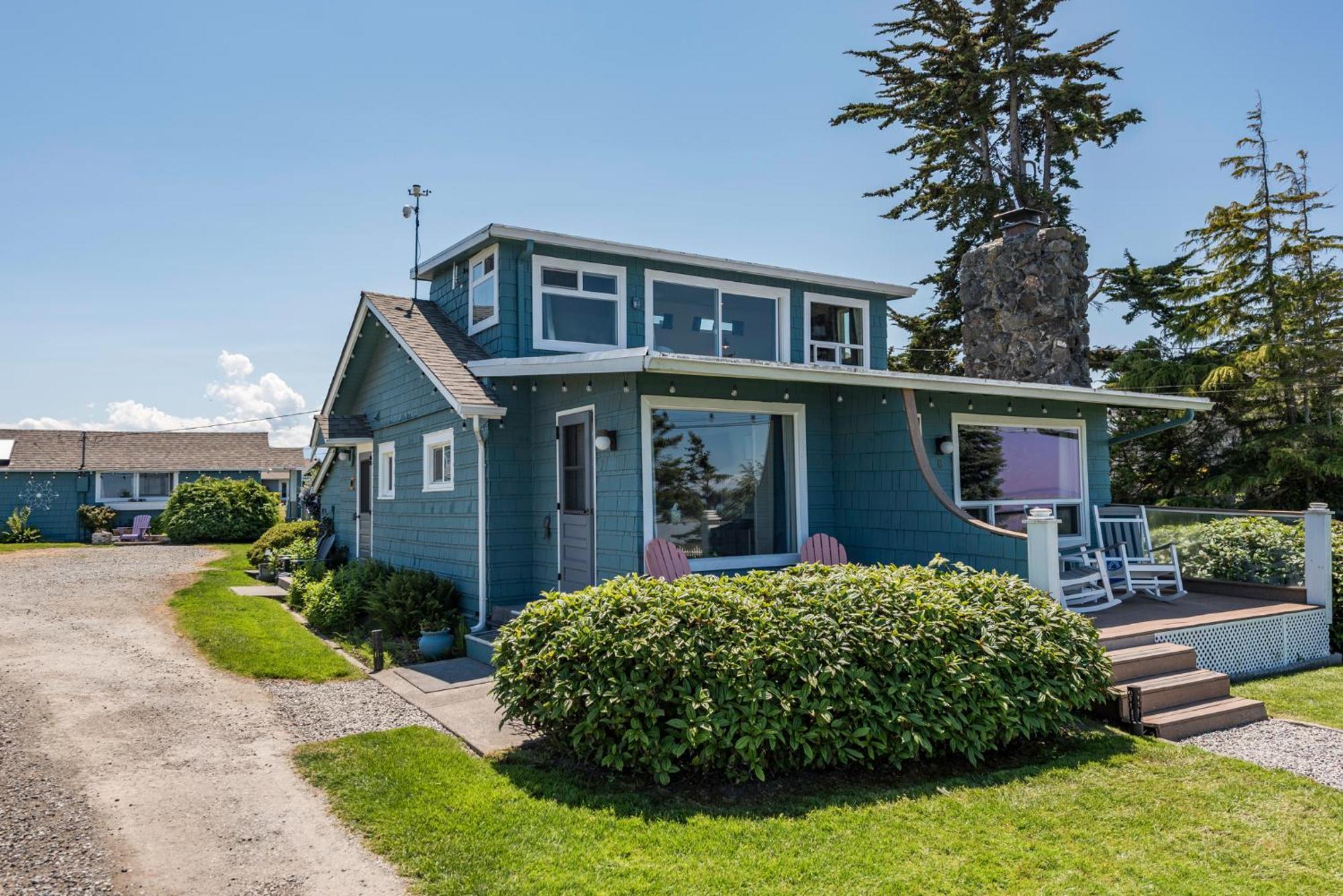 Juan De Fuca Waterfront Hotel & Cottages スクイム エクステリア 写真