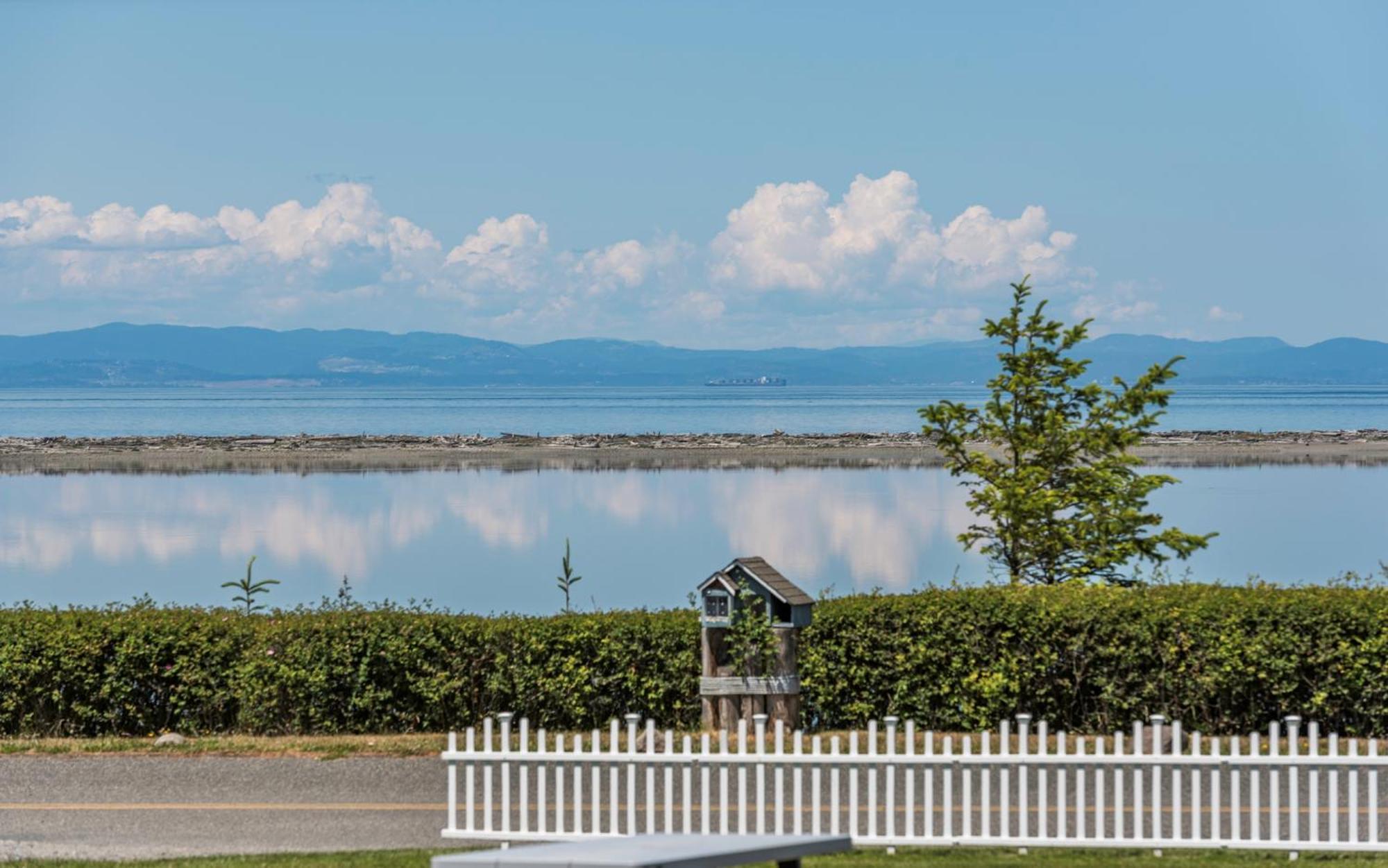 Juan De Fuca Waterfront Hotel & Cottages スクイム エクステリア 写真