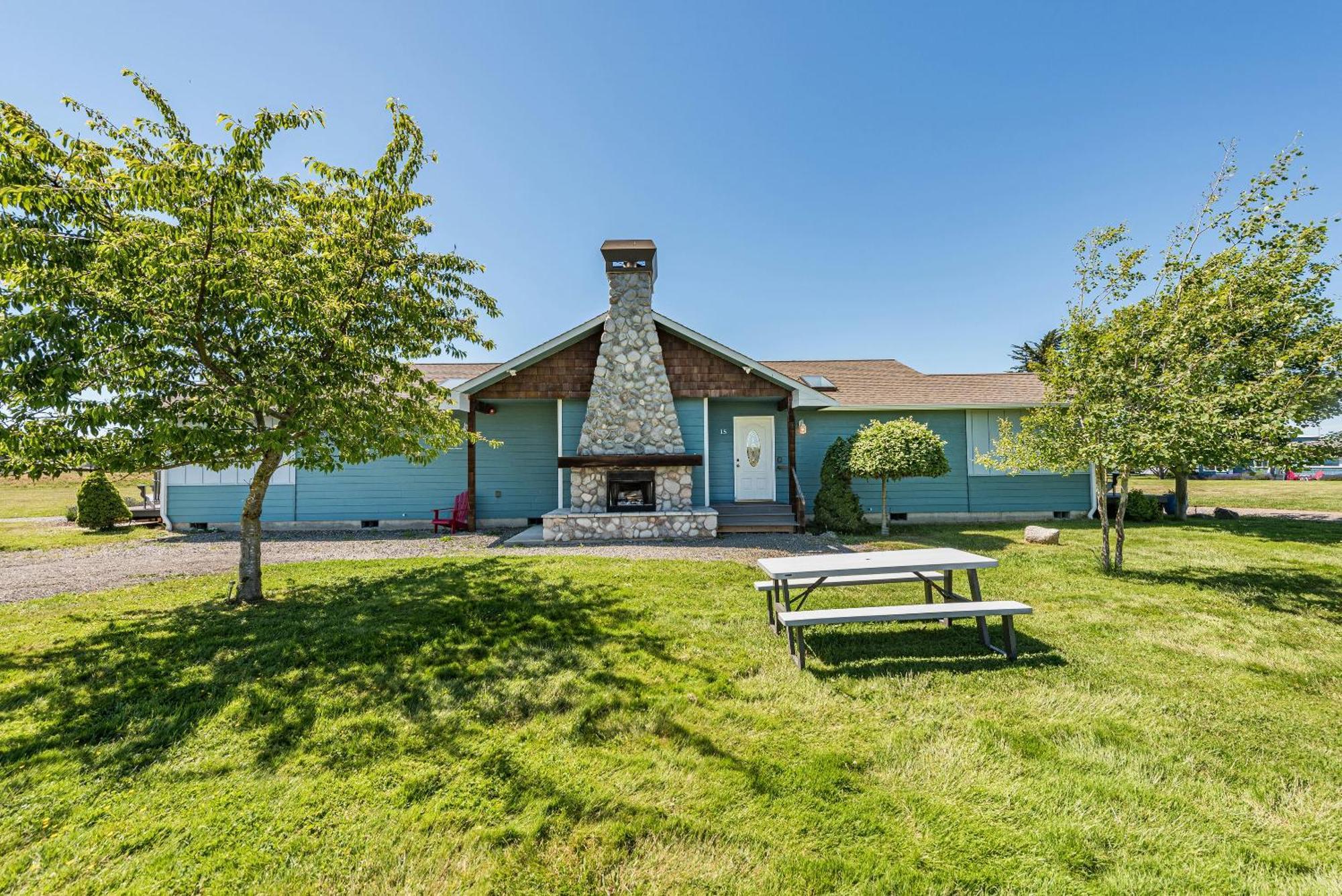 Juan De Fuca Waterfront Hotel & Cottages スクイム エクステリア 写真