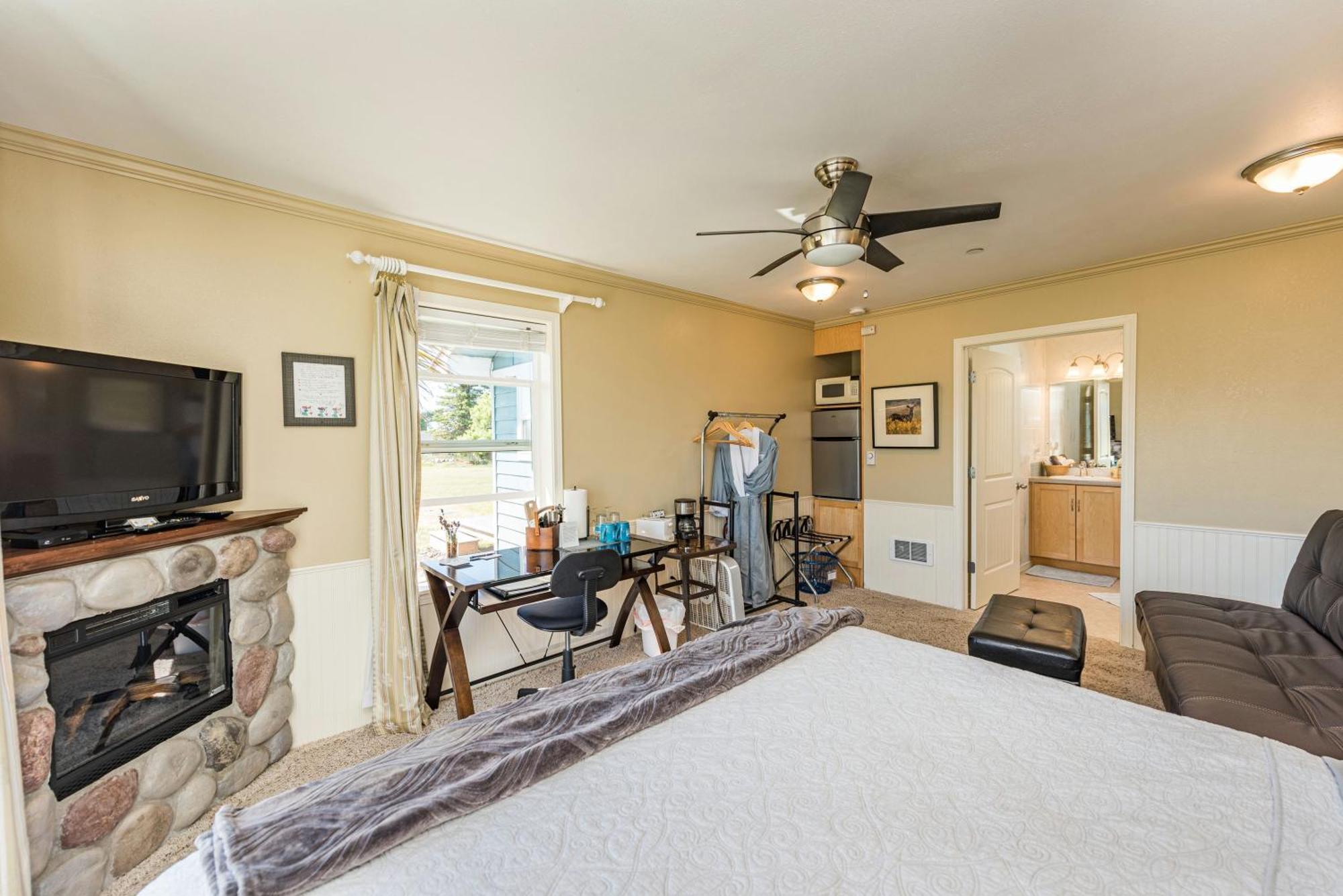 Juan De Fuca Waterfront Hotel & Cottages スクイム エクステリア 写真