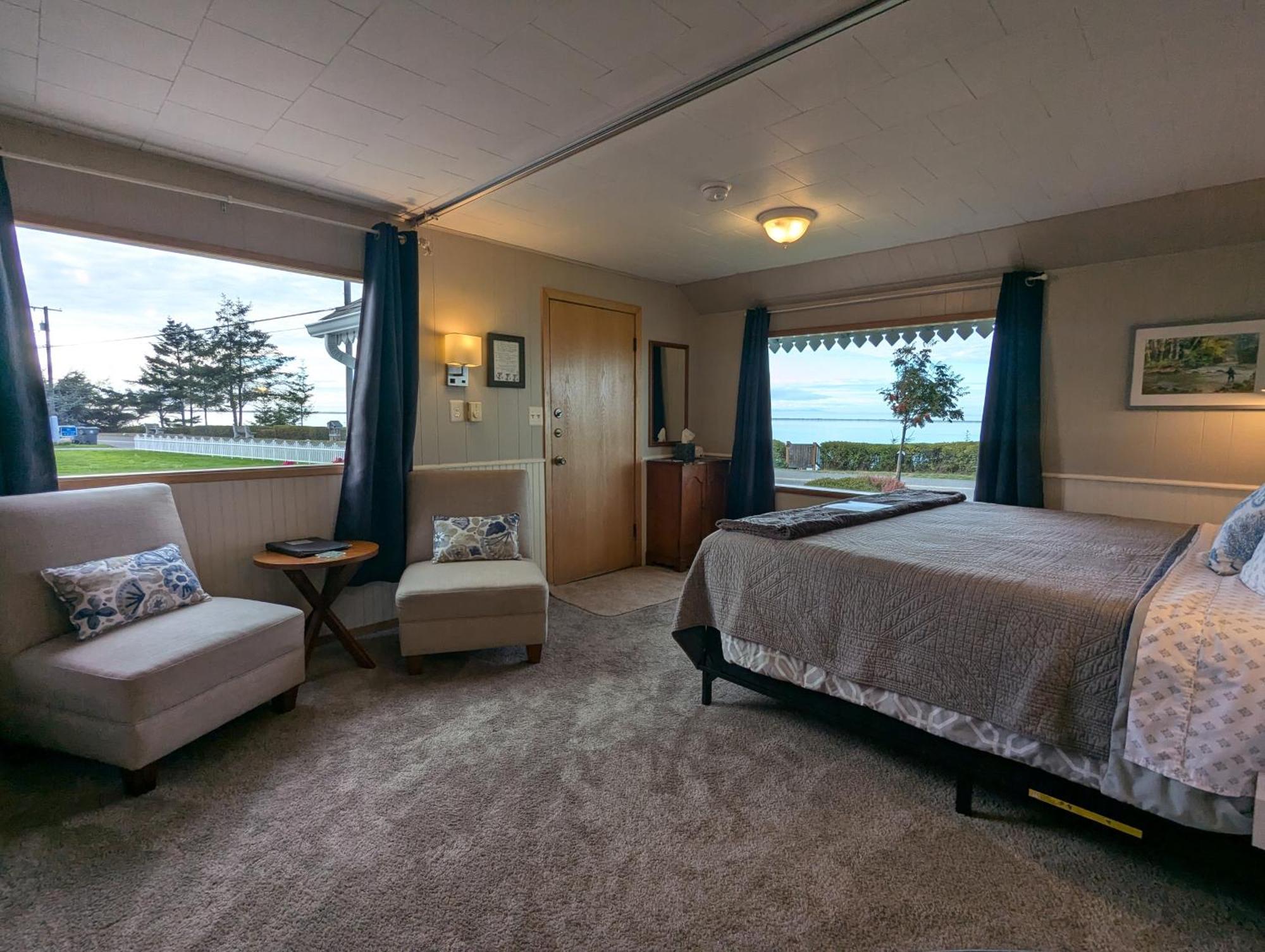 Juan De Fuca Waterfront Hotel & Cottages スクイム エクステリア 写真