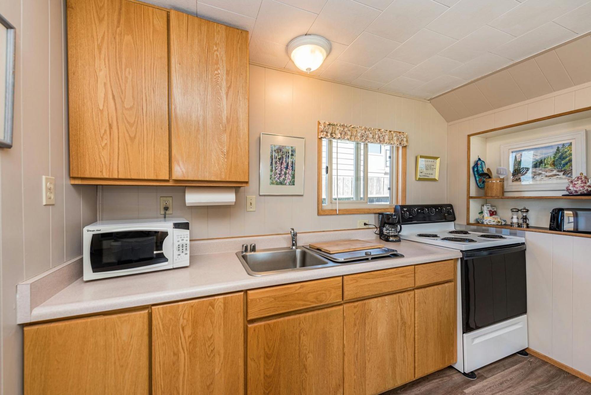 Juan De Fuca Waterfront Hotel & Cottages スクイム エクステリア 写真
