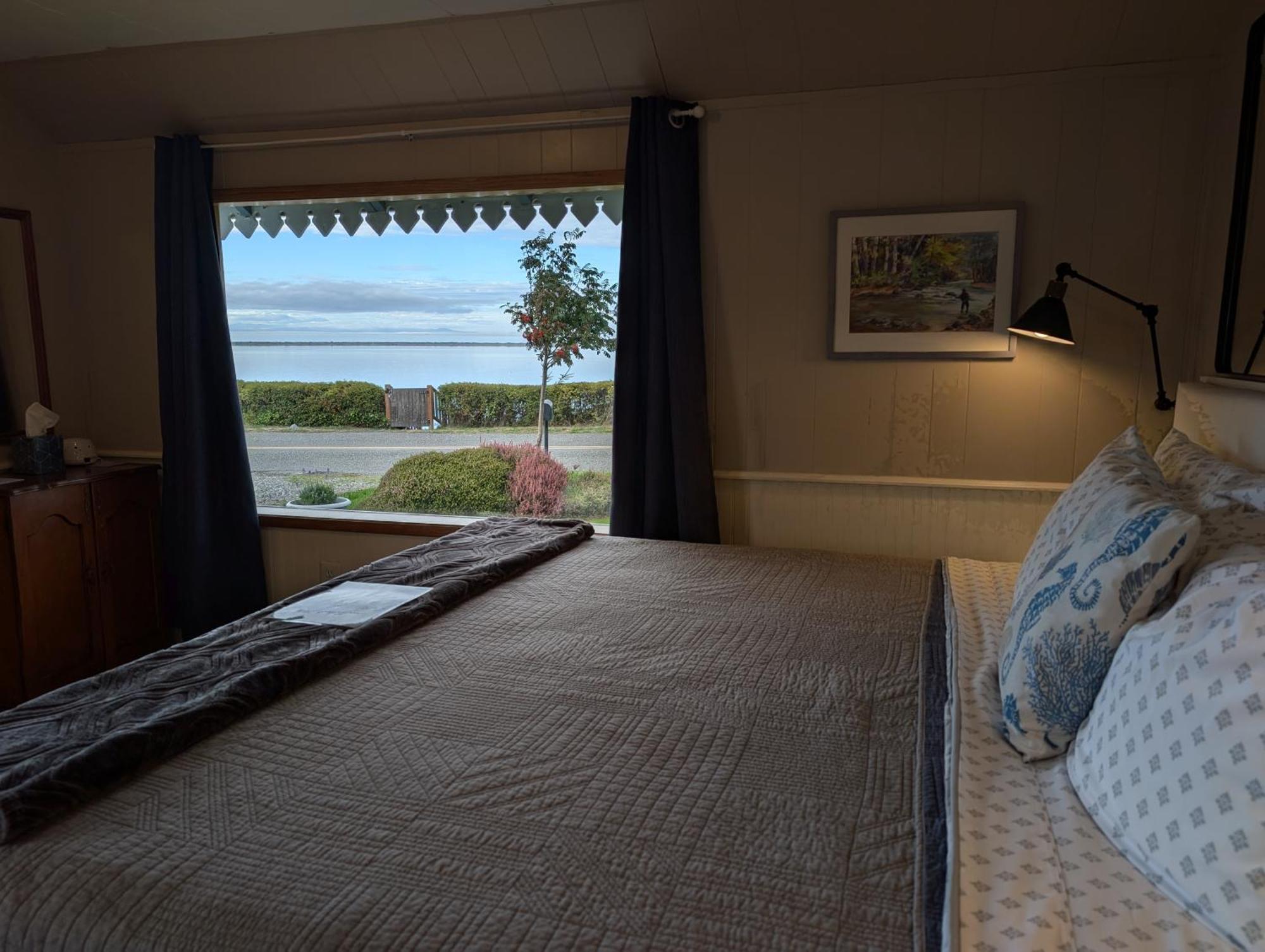 Juan De Fuca Waterfront Hotel & Cottages スクイム エクステリア 写真
