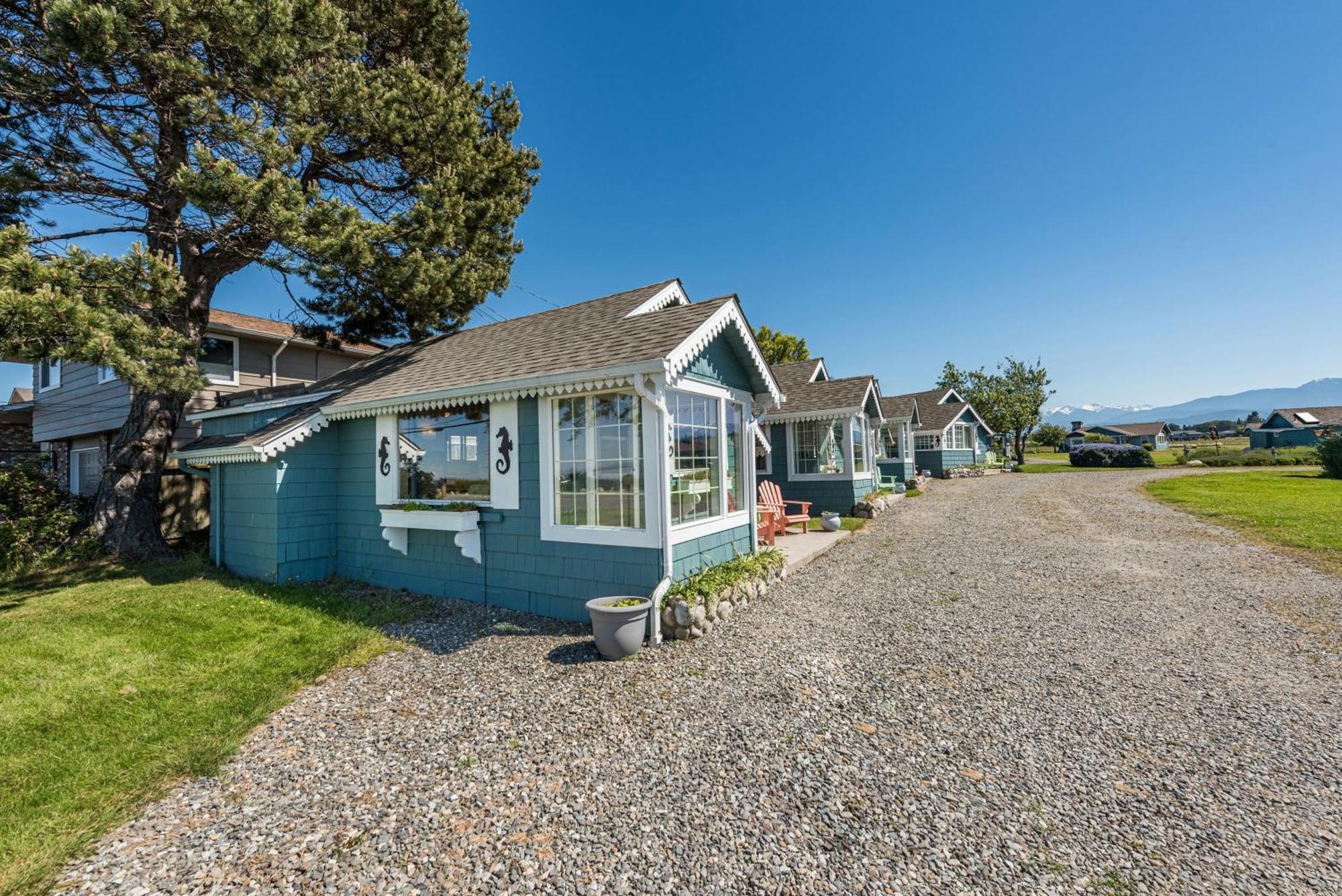 Juan De Fuca Waterfront Hotel & Cottages スクイム エクステリア 写真
